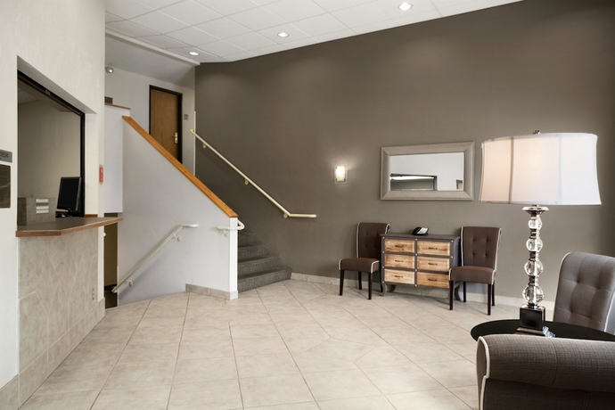 Imagen de los interiores del Hotel Super 8 By Wyndham Portland Airport. Foto 16