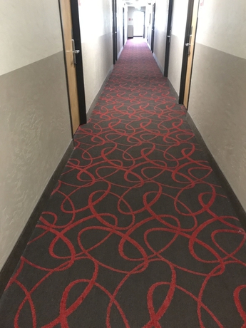 Imagen de los interiores del Hotel Super 8 By Wyndham Portland Airport. Foto 18