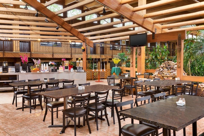 Imagen del bar/restaurante del Hotel Super 8 By Wyndham Prince George. Foto 5