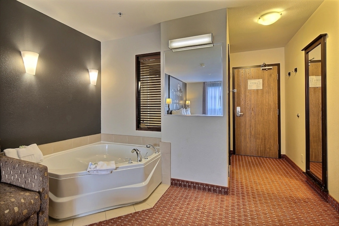 Imagen de la habitación del Hotel Super 8 By Wyndham Quebec City. Foto 15