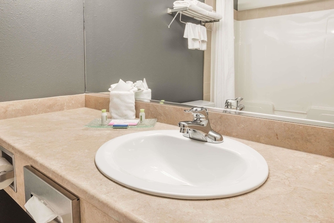 Imagen de la habitación del Hotel Super 8 By Wyndham Quebec City, Quebec City. Foto 9