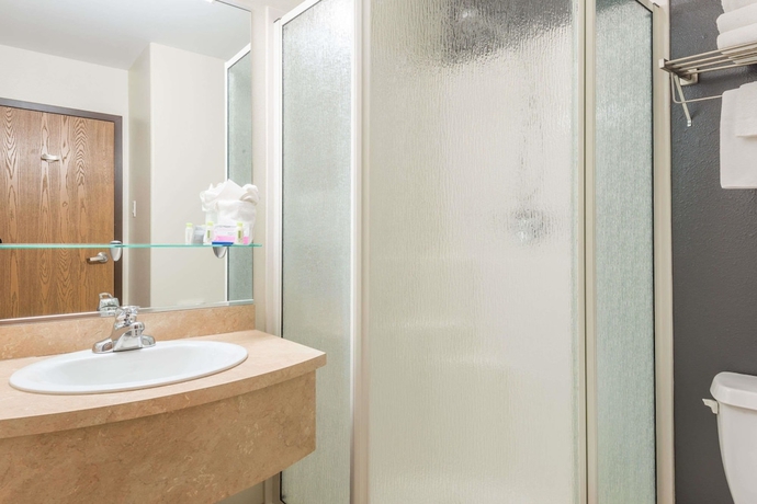 Imagen de la habitación del Hotel Super 8 By Wyndham Quebec City, Quebec City. Foto 14