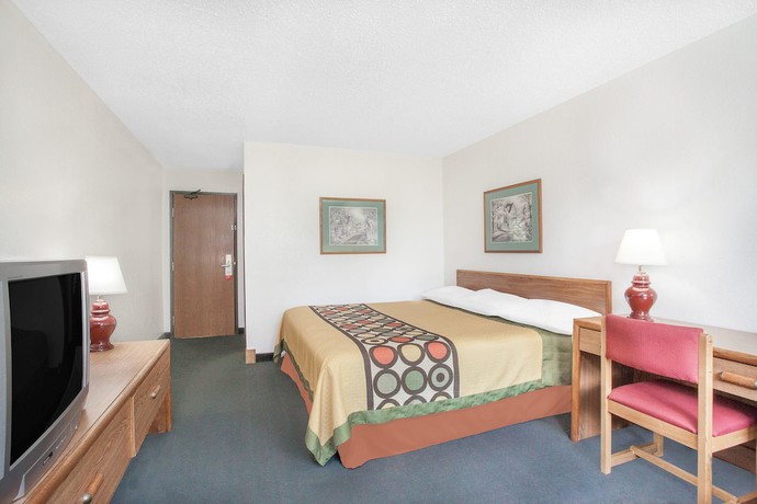 Imagen de la habitación del Hotel Super 8 By Wyndham Queensbury Glen Falls, Lake George Area. Foto 10