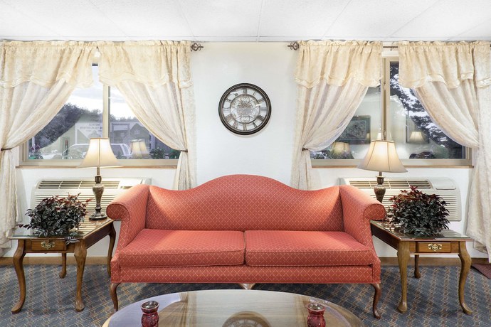 Imagen de los interiores del Hotel Super 8 By Wyndham Queensbury Glen Falls, Lake George Area. Foto 19