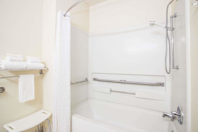 Imagen de la habitación del Hotel Super 8 By Wyndham Radford Va. Foto 14
