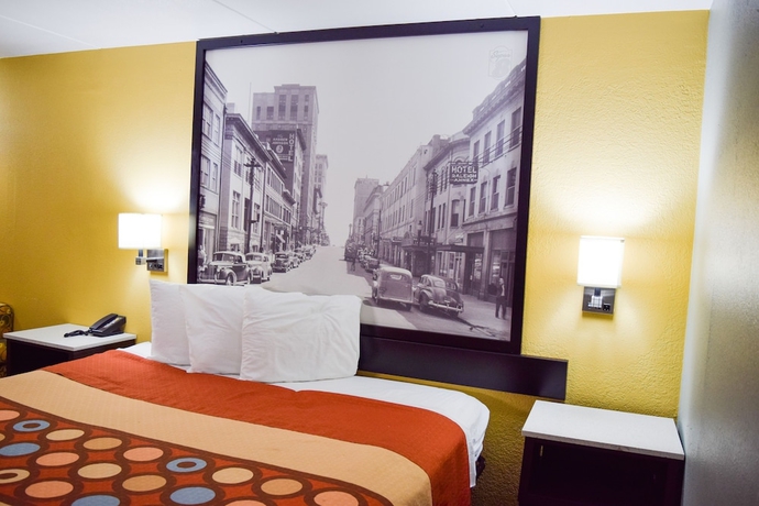 Imagen de la habitación del Hotel Super 8 By Wyndham Raleigh Downtown. Foto 8