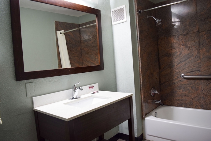 Imagen de la habitación del Hotel Super 8 By Wyndham Raleigh Downtown. Foto 12