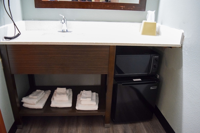 Imagen de la habitación del Hotel Super 8 By Wyndham Raleigh Downtown. Foto 15