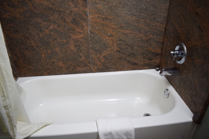 Imagen de la habitación del Hotel Super 8 By Wyndham Raleigh Downtown. Foto 16