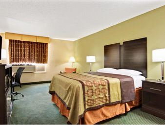 Imagen de la habitación del Hotel Super 8 By Wyndham Raleigh North East. Foto 5