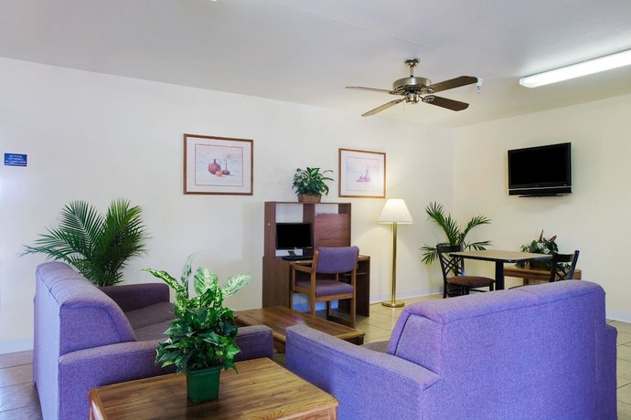 Imagen de los interiores del Hotel Super 8 By Wyndham Rawlins. Foto 6