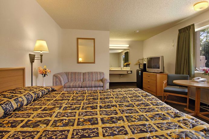 Imagen de la habitación del Hotel Super 8 By Wyndham Red Bluff. Foto 6