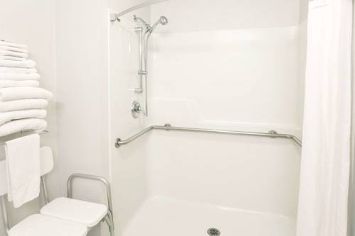 Imagen de la habitación del Hotel Super 8 By Wyndham Redmond. Foto 8