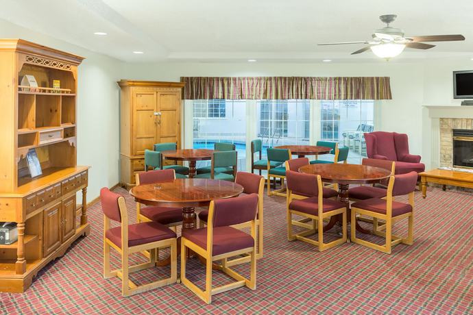 Imagen del bar/restaurante del Hotel Super 8 By Wyndham Reedsburg. Foto 2