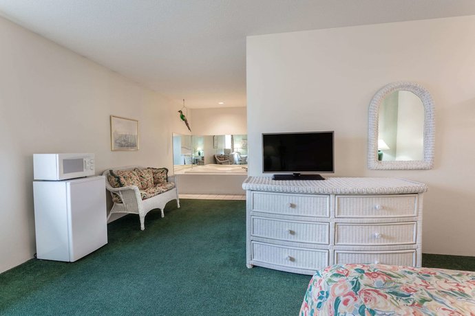 Imagen de la habitación del Hotel Super 8 By Wyndham Reedsburg. Foto 12