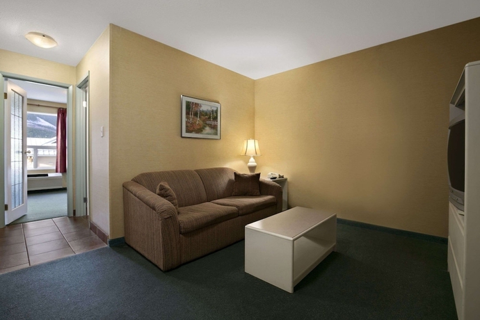 Imagen de la habitación del Hotel Super 8 By Wyndham Revelstoke Bc. Foto 2