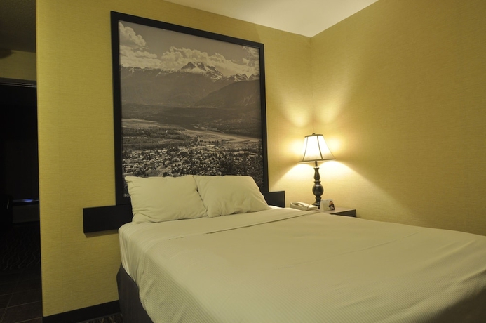 Imagen de la habitación del Hotel Super 8 By Wyndham Revelstoke Bc. Foto 8