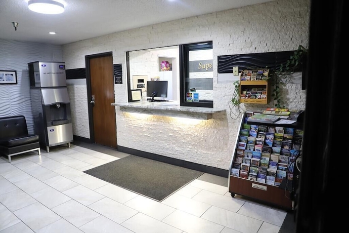 Imagen de los interiores del Hotel Super 8 By Wyndham Richmond Airport Va. Foto 17