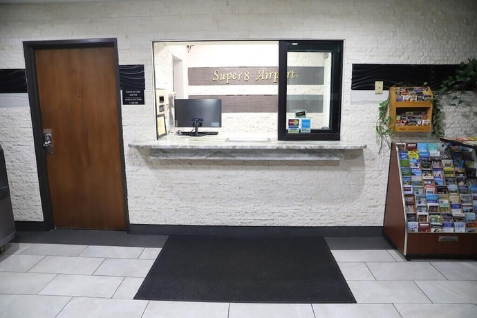 Imagen de los interiores del Hotel Super 8 By Wyndham Richmond Airport Va. Foto 19