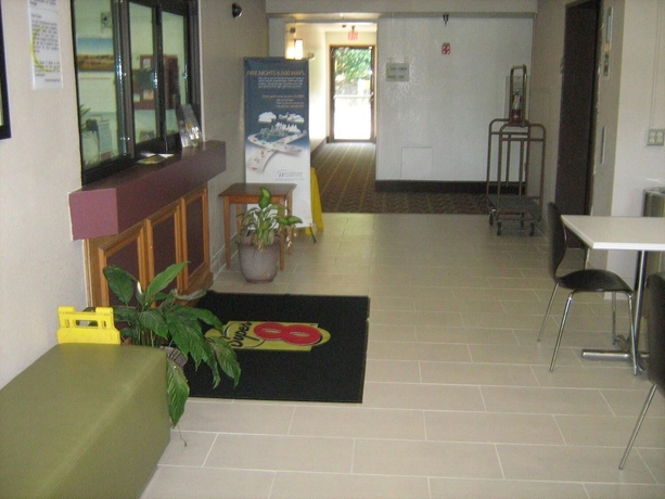 Imagen de los interiores del Hotel Super 8 By Wyndham Richmond/chamberlayne Rd. Foto 19