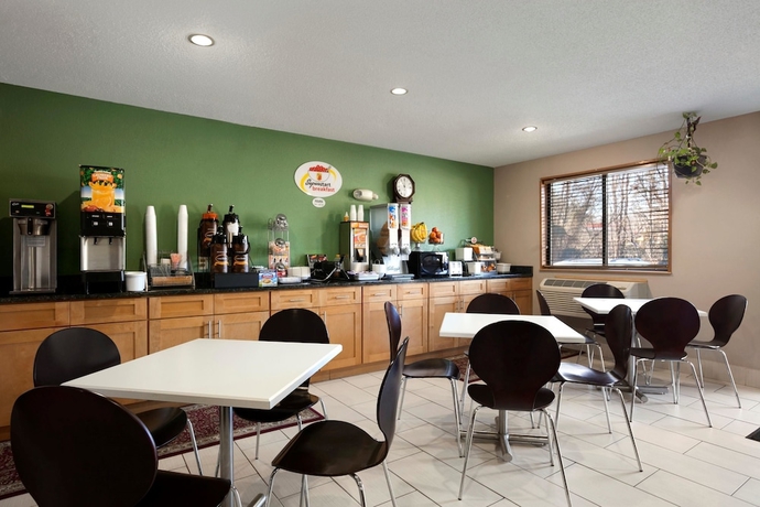 Imagen del bar/restaurante del Hotel Super 8 By Wyndham Richmond/chamberlayne Rd. Foto 2