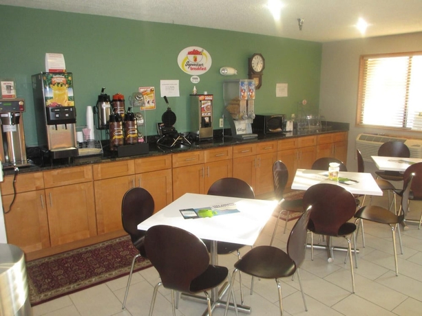 Imagen del bar/restaurante del Hotel Super 8 By Wyndham Richmond/chamberlayne Rd. Foto 3