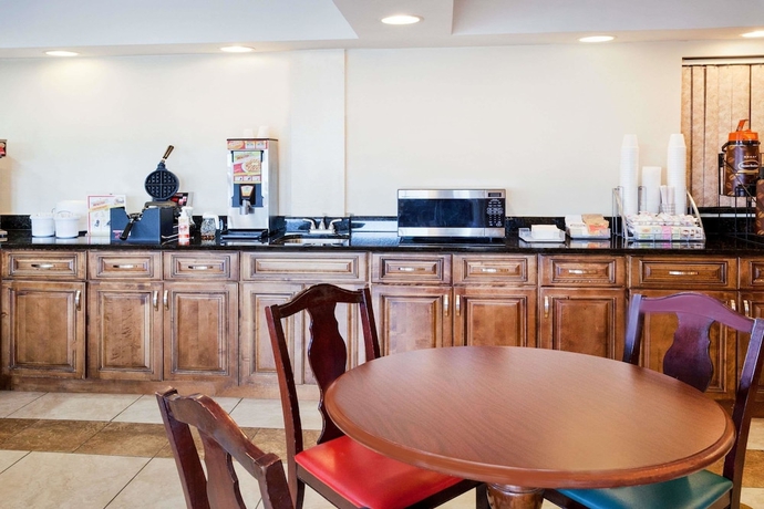 Imagen del bar/restaurante del Hotel Super 8 By Wyndham Ringgold. Foto 4