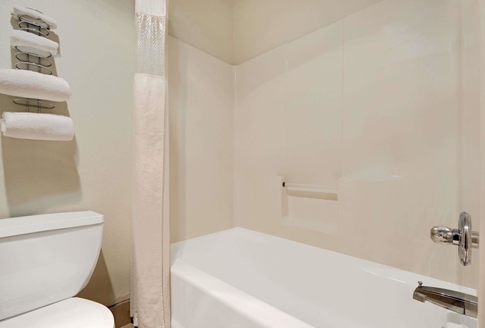 Imagen de la habitación del Hotel Super 8 By Wyndham Riverside/kansas City. Foto 9