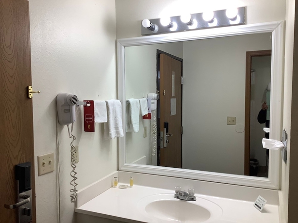 Imagen de la habitación del Hotel Super 8 By Wyndham Riverside/kansas City. Foto 14
