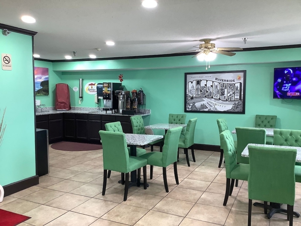 Imagen de los interiores del Hotel Super 8 By Wyndham Riverside/kansas City. Foto 15