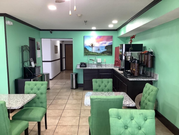 Imagen del bar/restaurante del Hotel Super 8 By Wyndham Riverside/kansas City. Foto 4