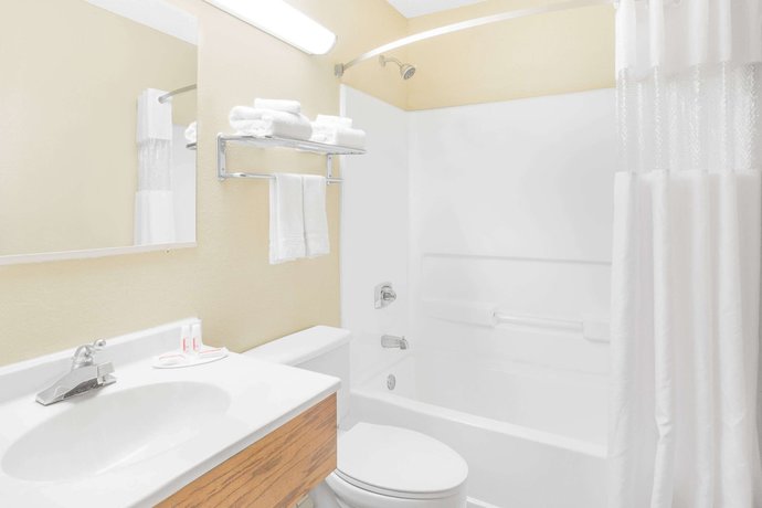 Imagen de la habitación del Hotel Super 8 By Wyndham Roanoke Va. Foto 10