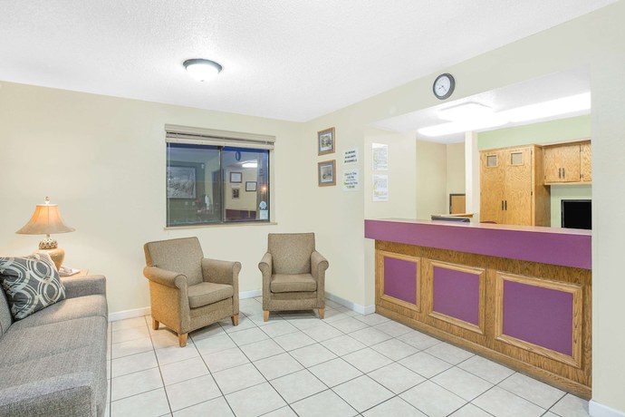 Imagen de los interiores del Hotel Super 8 By Wyndham Roanoke Va. Foto 15