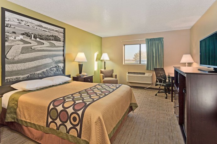 Imagen de la habitación del Hotel Super 8 By Wyndham Rochelle. Foto 5