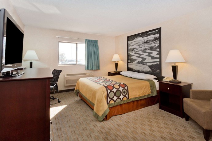 Imagen de la habitación del Hotel Super 8 By Wyndham Rochelle. Foto 6