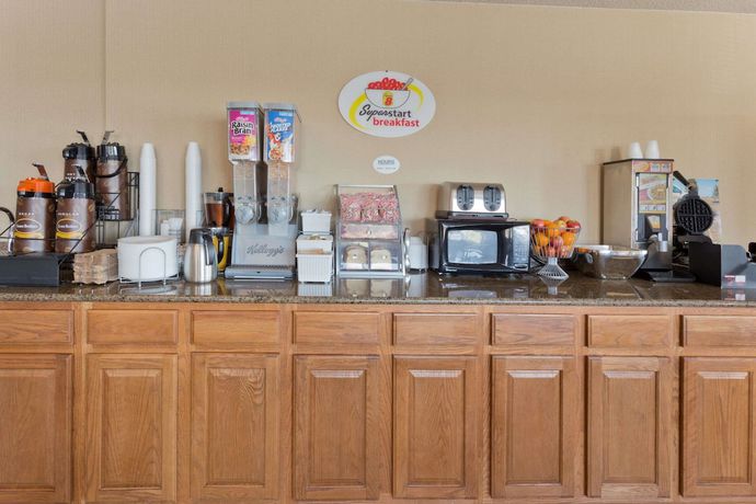 Imagen del bar/restaurante del Hotel Super 8 By Wyndham Rochelle. Foto 4