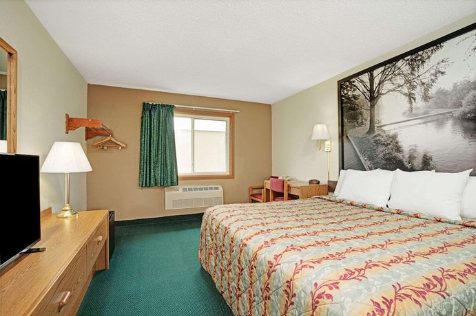 Imagen de la habitación del Hotel Super 8 By Wyndham Rogers Minnesota. Foto 4
