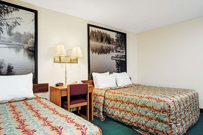 Imagen de la habitación del Hotel Super 8 By Wyndham Rogers Minnesota. Foto 9