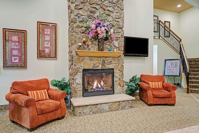 Imagen de los interiores del Hotel Super 8 By Wyndham Rogers Minnesota. Foto 10