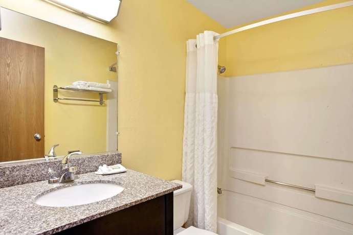 Imagen de la habitación del Hotel Super 8 By Wyndham Romeoville Bolingbrook. Foto 9
