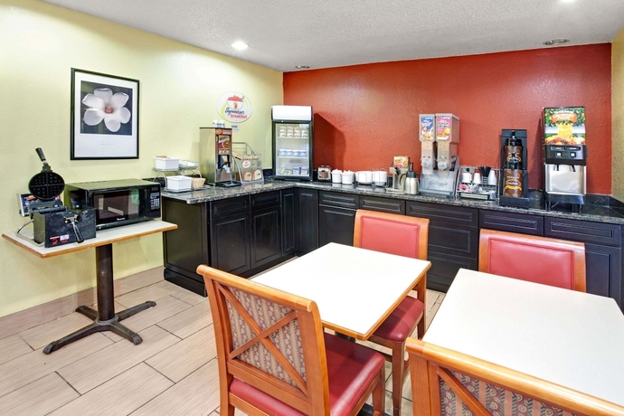 Imagen del bar/restaurante del Hotel Super 8 By Wyndham Romeoville Bolingbrook. Foto 4