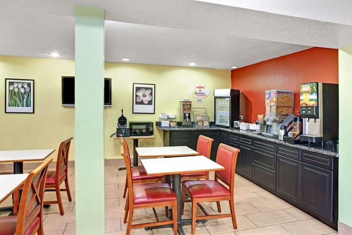 Imagen del bar/restaurante del Hotel Super 8 By Wyndham Romeoville Bolingbrook. Foto 5
