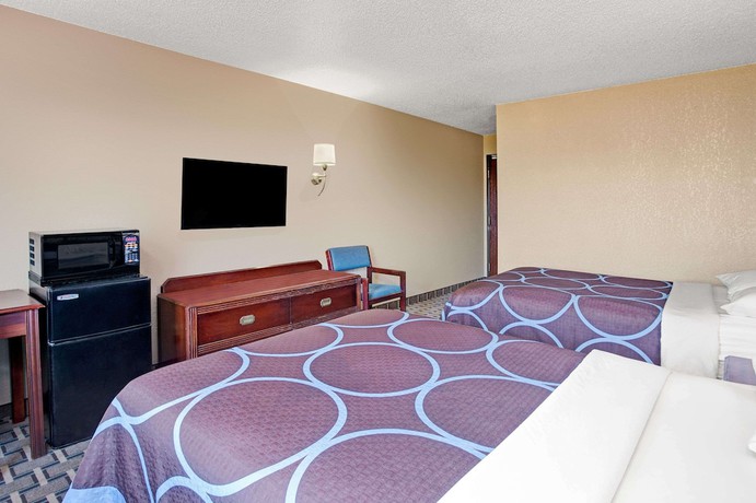 Imagen de la habitación del Hotel Super 8 By Wyndham Roseville/detroit Area. Foto 5