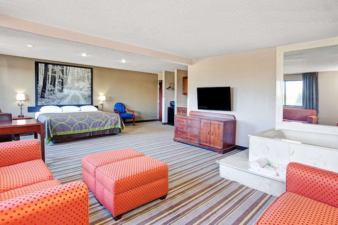 Imagen de la habitación del Hotel Super 8 By Wyndham Roseville/detroit Area. Foto 6