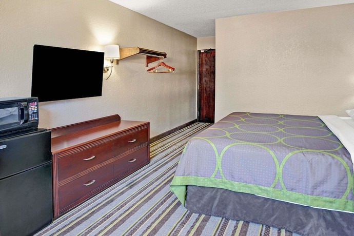 Imagen de la habitación del Hotel Super 8 By Wyndham Roseville/detroit Area. Foto 13