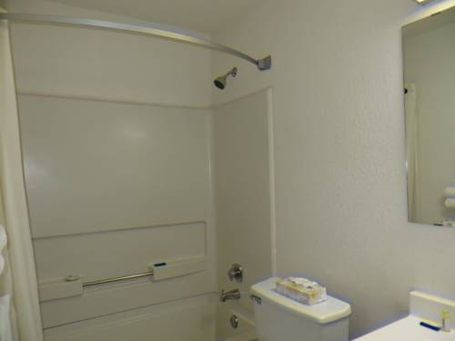 Imagen de la habitación del Hotel Super 8 By Wyndham Saanichton Victoria Airport. Foto 14