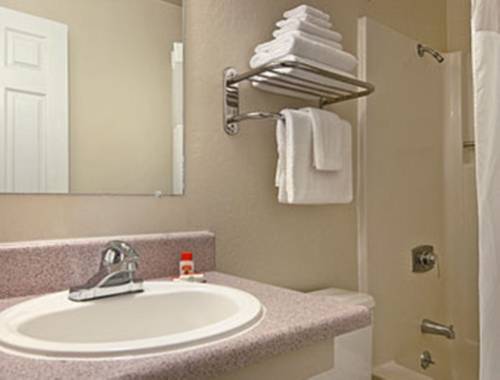 Imagen de la habitación del Hotel Super 8 By Wyndham Sacramento/florin Rd. Foto 3