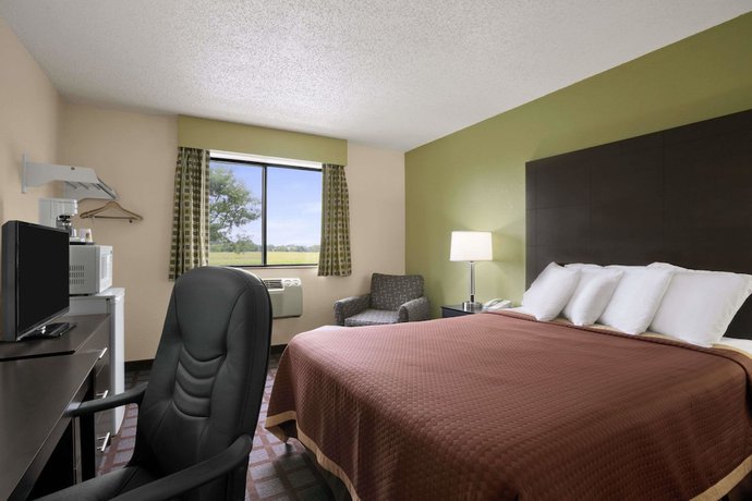 Imagen de la habitación del Hotel Super 8 By Wyndham Saginaw. Foto 7