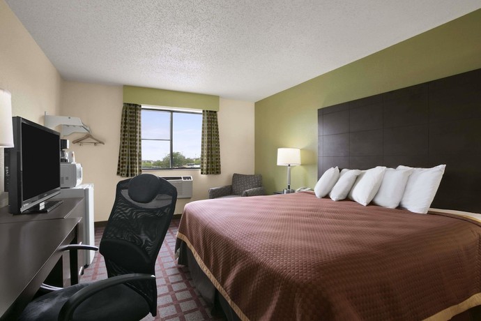 Imagen de la habitación del Hotel Super 8 By Wyndham Saginaw. Foto 9