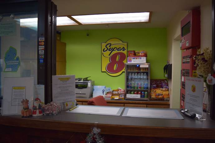 Imagen de los interiores del Hotel Super 8 By Wyndham Saginaw. Foto 20